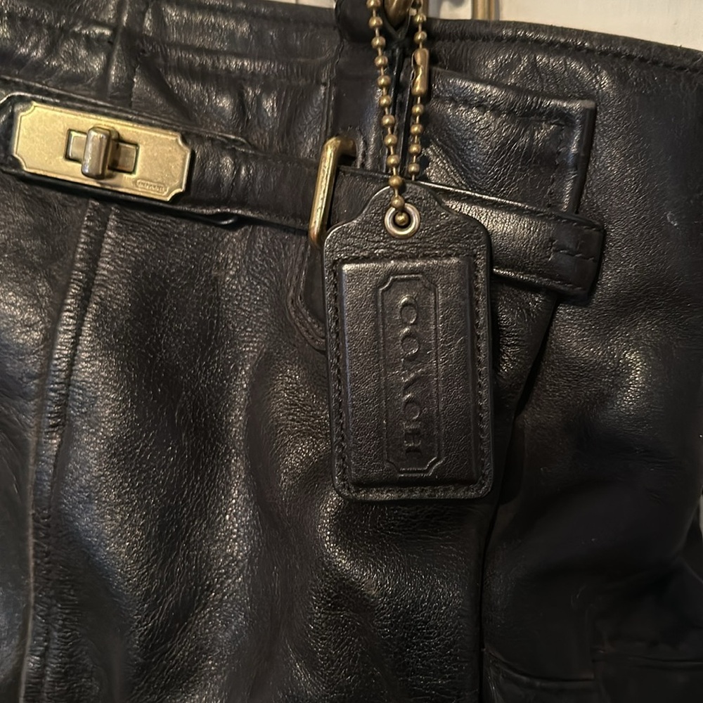 Black coach purse - Picture 2 of 7